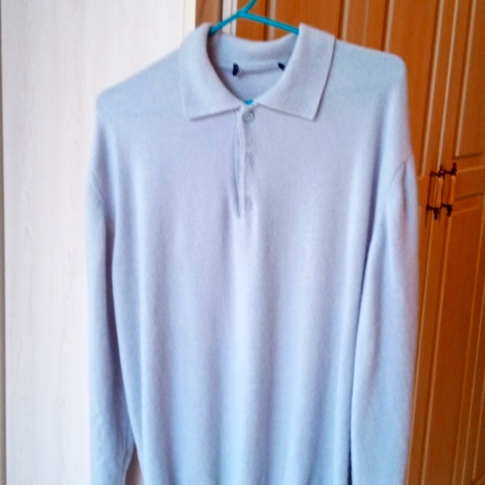 Beautiful light blue cashmere 3 button sweater
